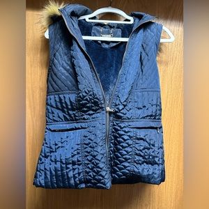 Navy Zipper Vest with Removable Faux Fur Hood. Women’s Size Medium